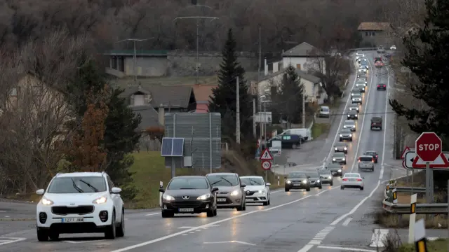 El regreso del puente comienza con retenciones y tráfico intenso en la provincia de Huesca