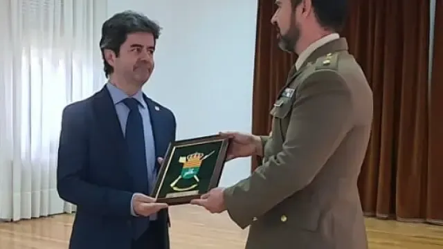 El alcalde de Huesca recibe el reconocimiento de la USAC Sancho Ramírez