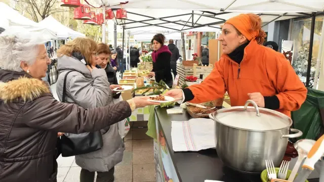 El mercado agroecológico de Huesca ofrece recetas navideñas muy saludables