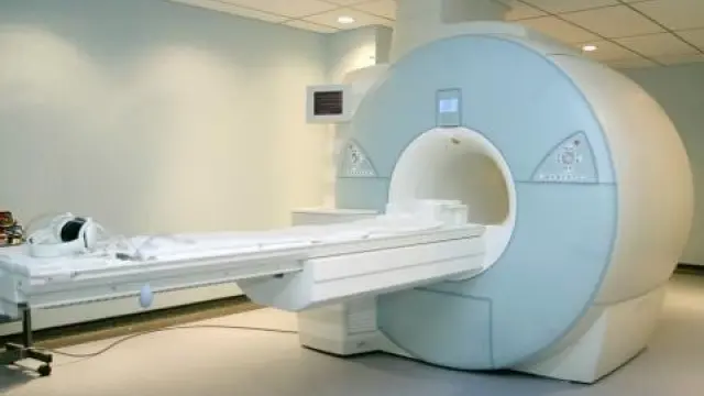 La resonancia magnética del hospital San Jorge empezará a funcionar en unas semanas
