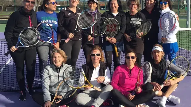 Los clubes de tenis de Binéfar y Barbastro organizan torneos de carácter solidario