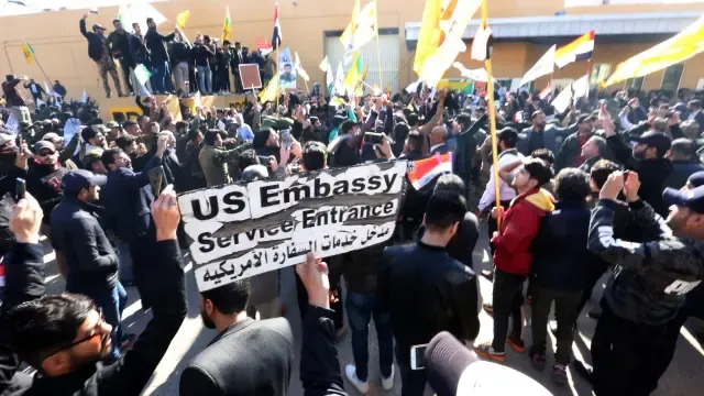 Milicias chiíes abandonan la embajada de EEUU en Bagdad