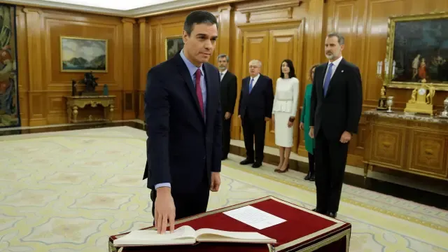 Sánchez promete por segunda vez ante el rey el cargo de jefe del Gobierno sin Biblia ni crucifijo