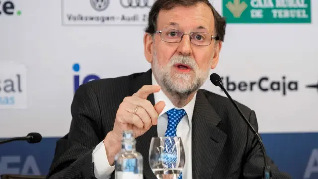 Rajoy confía en que Sánchez no haga un "daño excesivo" al país