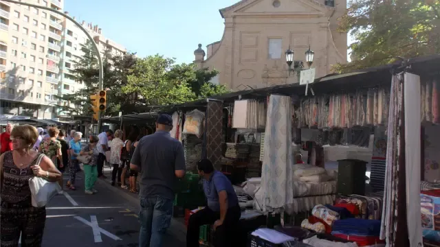 Los vendedores del mercadillo de Huesca cuadran el espacio al milímetro para trasladarse a Obispo Pintado