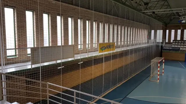 El ayuntamiento de Fraga realiza trabajos de mantenimiento y reparación en instalaciones deportivas
