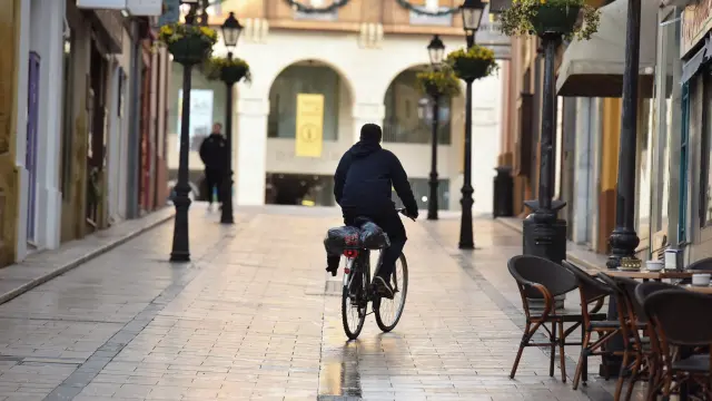 Las asociaciones ciclistas de Huesca reclaman la supresión en general de las aceras bici