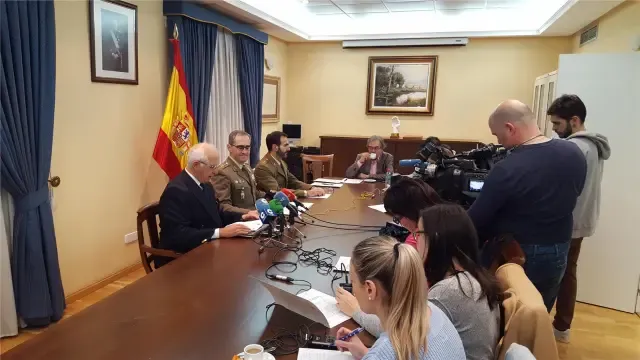 La Subdelegación y la Hermandad de Veteranos acercan la "cultura de la defensa" a Huesca