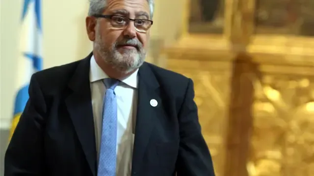 El rector de la Universidad de Zaragoza cesa en su puesto y arranca la carrera electoral