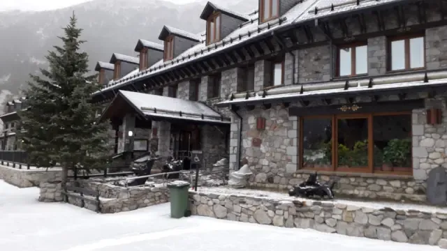 La nieve regresa a algunas zonas del Pirineo de Huesca en torno a los 900 metros