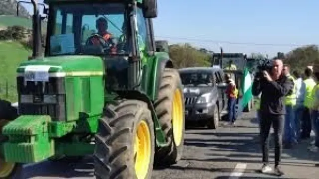 El campo aragonés prepara una "tractorada histórica" en Zaragoza