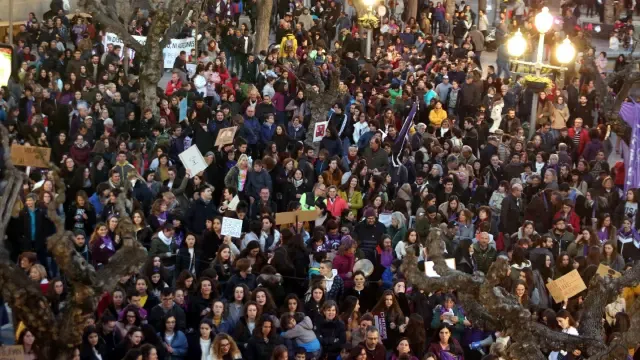 Las mujeres recuerdan en Huesca que "la lucha feminista es una lucha de todos los días"