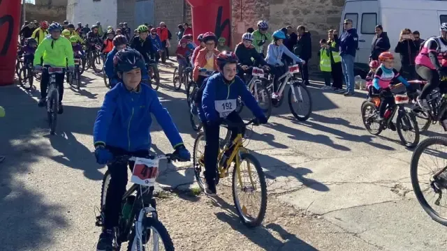 Casi 300 bikers en la XI Marcha de las Grullas de Montmesa