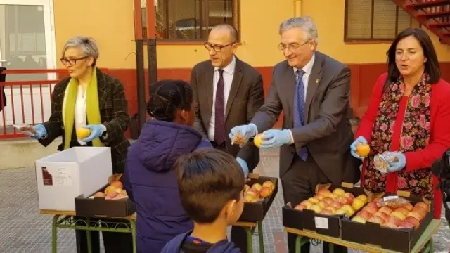 El Programa de consumo de fruta llega a diez nuevos centros