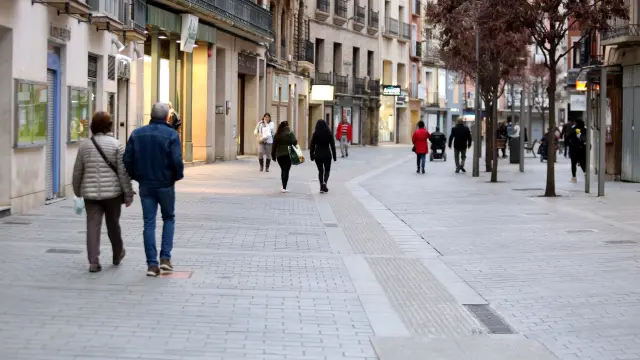 Cierre desigual en los comercios de Huesca en espera de medidas