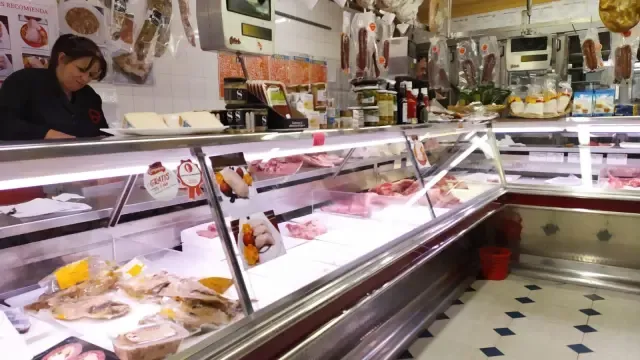Avalancha de compras en carnicerías y en fruterías de Huesca
