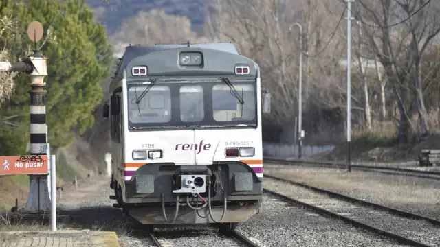 El Canfranero, afectado por una avería en la catenaria de la línea ferroviaria entre Huesca y Zaragoza