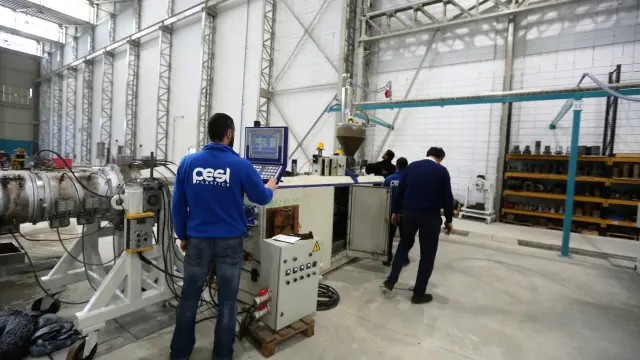 Plásticos Escanero estrena la planta de Almudévar y retoma toda su actividad