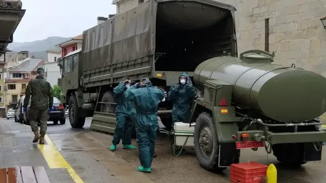 La Unidad Militar de Emergencias realiza tareas de desinfección en la Residencia de Graus
