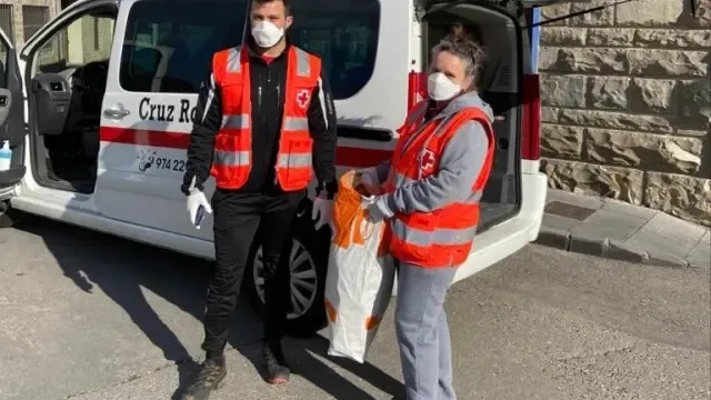 Voluntarios de Cruz Roja acompañarán en sus paseos dos veces a la semana a mayores de 70 años y dependientes que lo necesiten