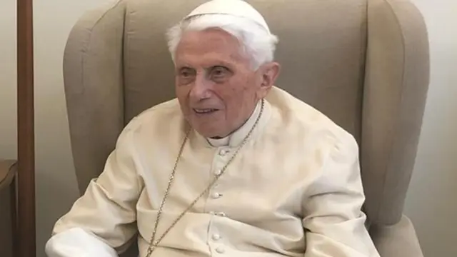 Benedicto XVI arremete contra el matrimonio homosexual