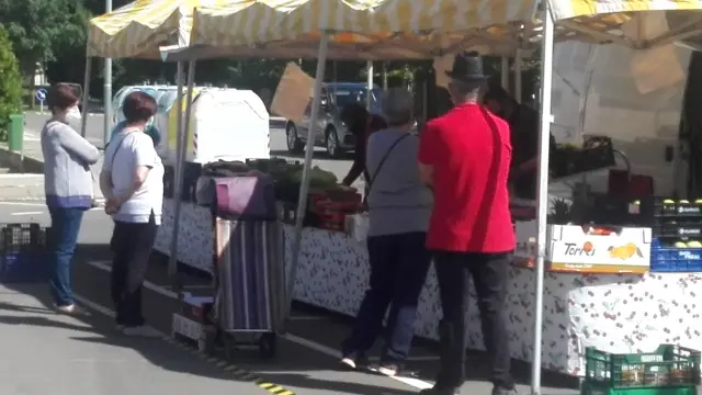 Reabre el mercadillo de los jueves en Sabiñanigo con puestos de alimentación
