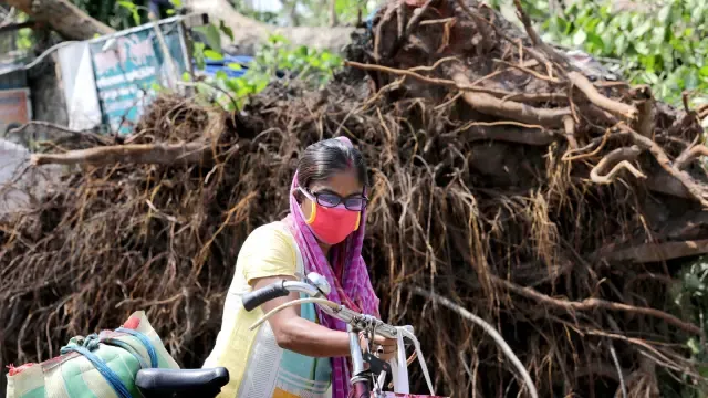 El ciclón 'Amphan' deja un cenentar de muertos y graves daños en el noreste de India y en Bangladesh