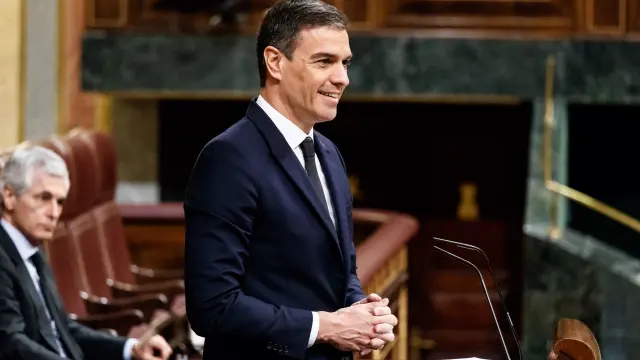 Pedro Sánchez saca adelante la última prórroga en un Congreso bronco y polarizado