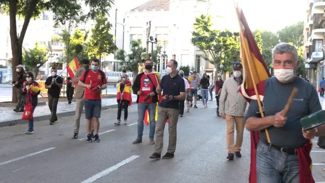 Nueva cacerolada y paseo por la dimisión del Gobierno en Huesca