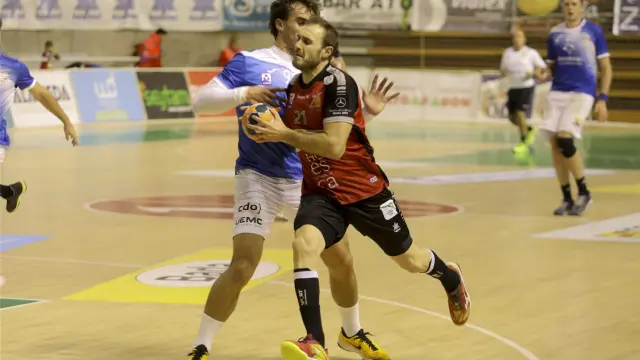 Oier García jugará su sexta temporada en Bada Huesca