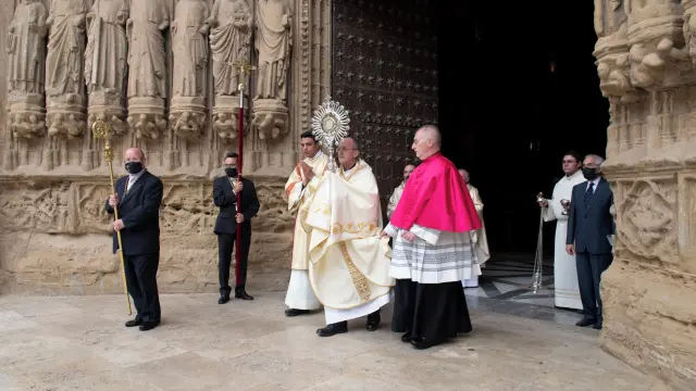 Los obispos Pérez y Ruiz celebran el Corpus Christi en las catedrales de Barbastro y Huesca