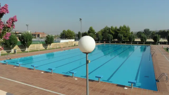 Fraga prepara la apertura de sus piscinas para el 1 de julio