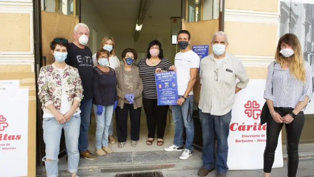 Barbastro muestra su solidaridad con Cáritas con la recogida de alimentos de la campaña "Kilo-Foto"