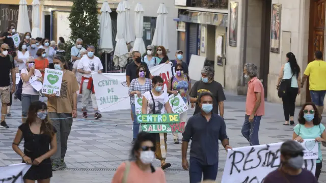 Más de 200 personas piden en Huesca el fin de la privatización sanitaria