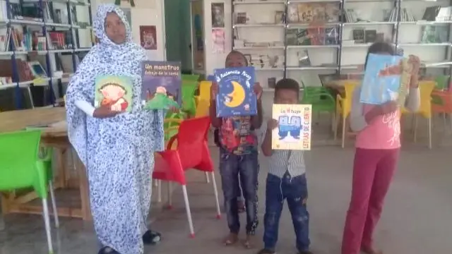 La Biblioteca de Monzón dona cuentos a niños saharauis