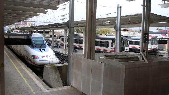 El PP y el PAR presentan iniciativas en el Senado para que Huesca recupere los trenes AVE