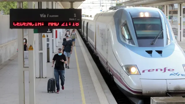 El AVE regresa por fin a Huesca tras cuatro meses sin servicio