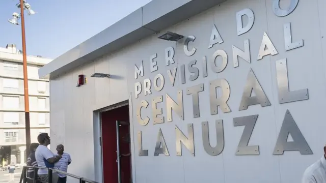 Desmontan el mercado central provisional de Zaragoza