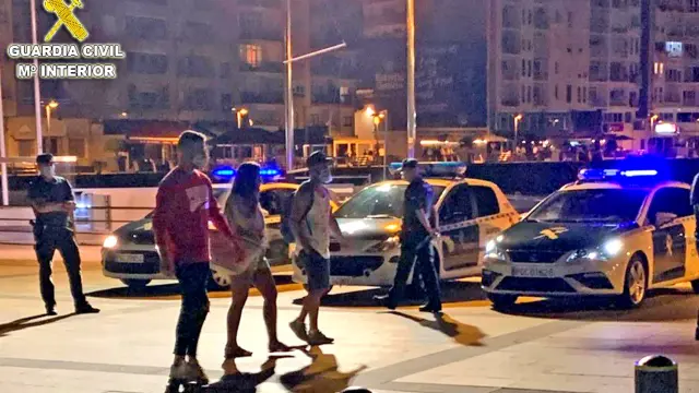 Denunciadas más de 200 personas por no usar mascarillas en un control nocturno en Pontevedra
