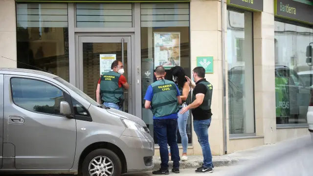 La Guardia Civil detiene a dos hombres como supuestos autores del atraco a una sucursal bancaria en Almudévar