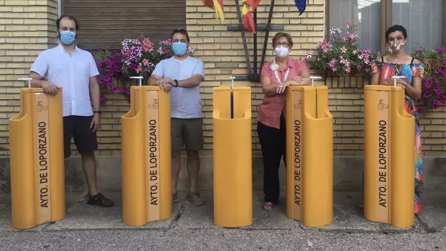 El Ayuntamiento de Loporzano distribuye dispensadores de hidrogel y mascarillas a los establecimientos y servicios básicos