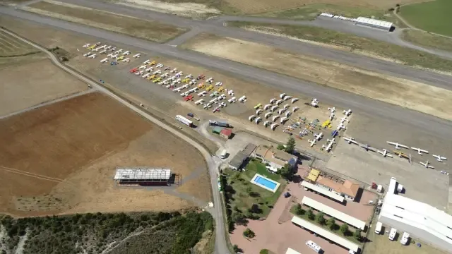 Una veintena de pilotos franceses se dan cita en Santa Cilia para sus vuelos