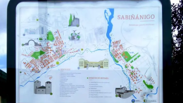 Información de interés turístico en los mupis de Sabiñánigo