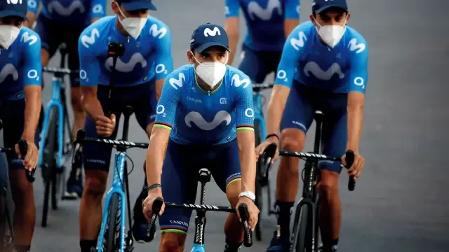 Una burbuja entre mascarillas y distancia en el Tour de Francia