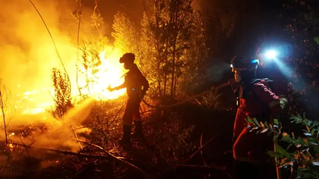 Intensa jornada de incendios forestales con siniestros en varias comunidades