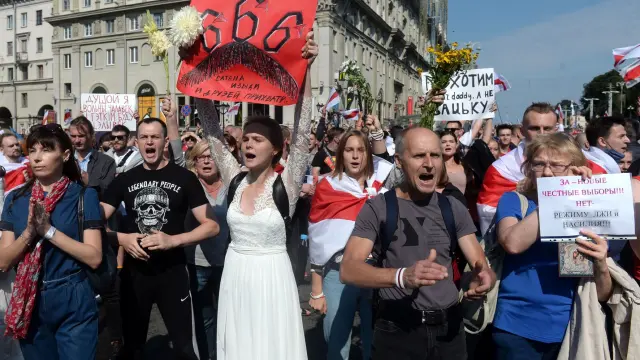 Bielorrusos protestan en Minsk contra Lukashenko