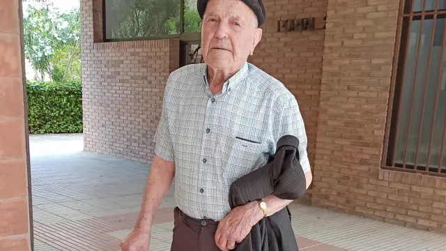 Segundo Talón cumple 100 años con su familia y sin dejar de salir al café
