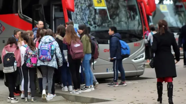 El Gobierno de Aragón delega el transporte escolar en cuatro comarcas de Huesca y en Barbastro