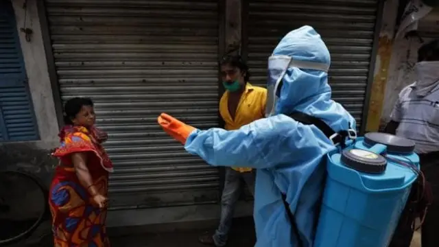 India rompe su propio récord mundial en los contagios diarios