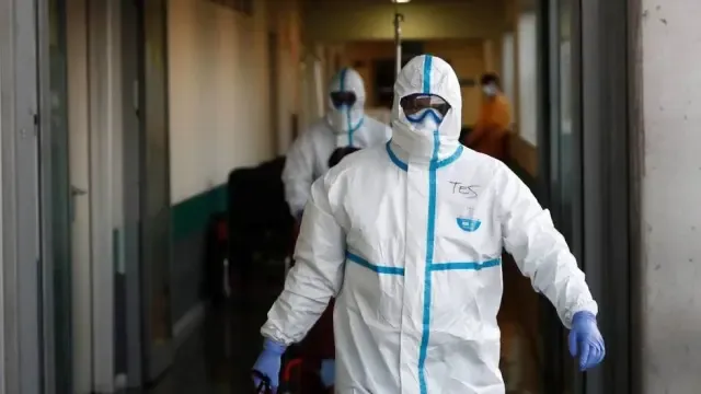 El repunte del coronavirus en España, con 9.000 nuevos casos, vuelve a azotar las residencias